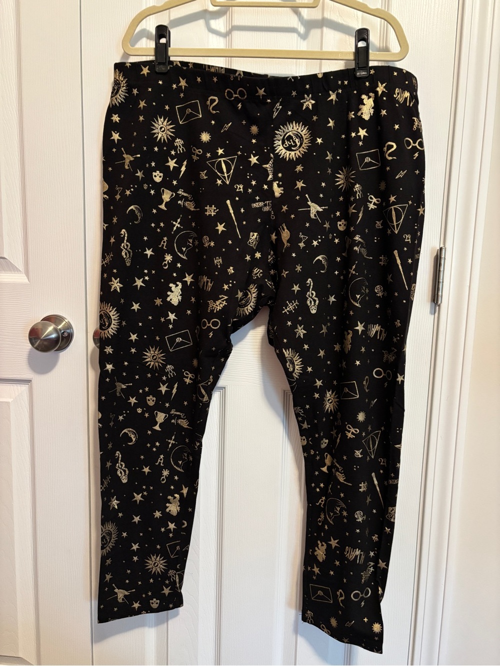 Warner Bros. Harry Potter Black Leggings with Gold Magical Print